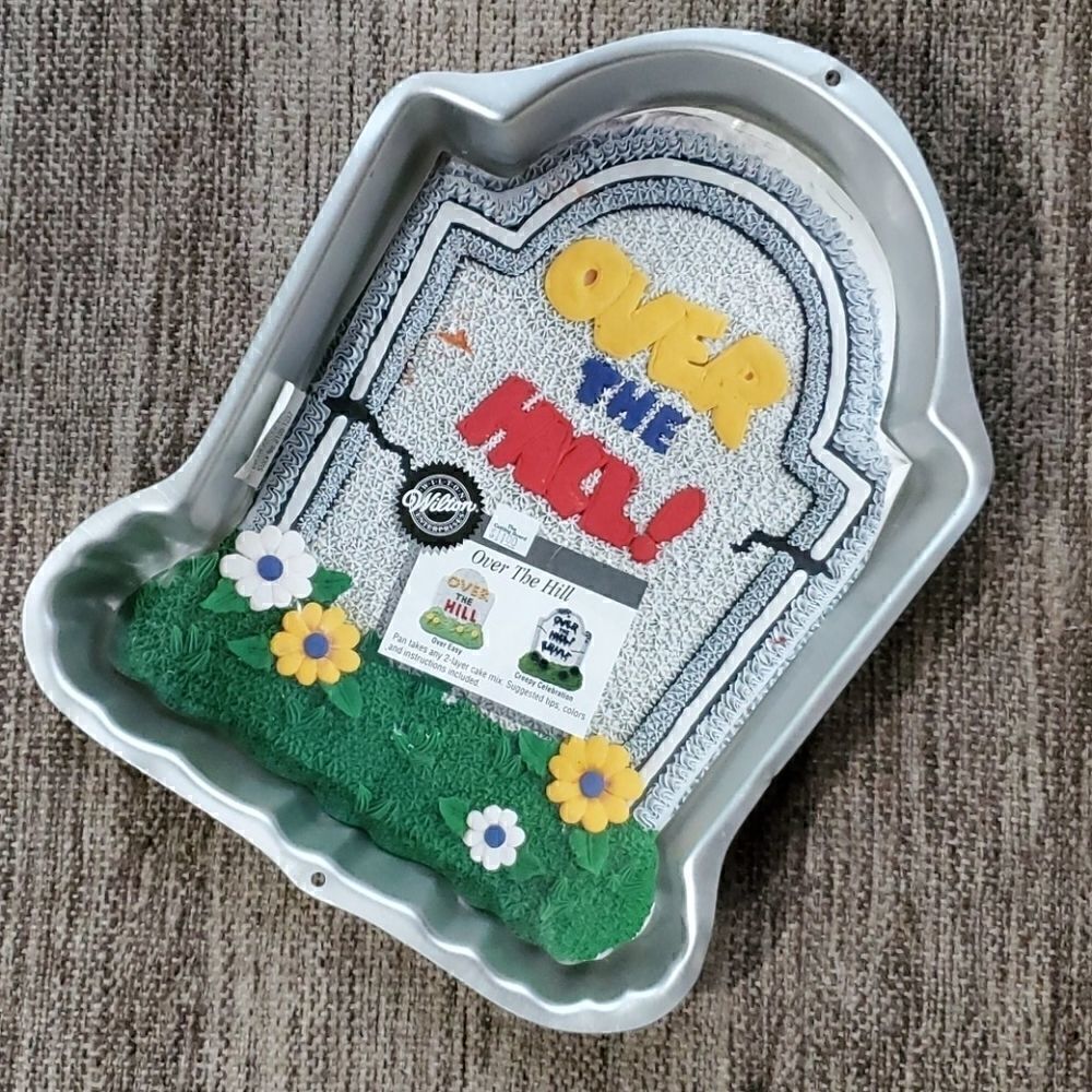 Wilton | 1995 Over the Hill Cake Pan